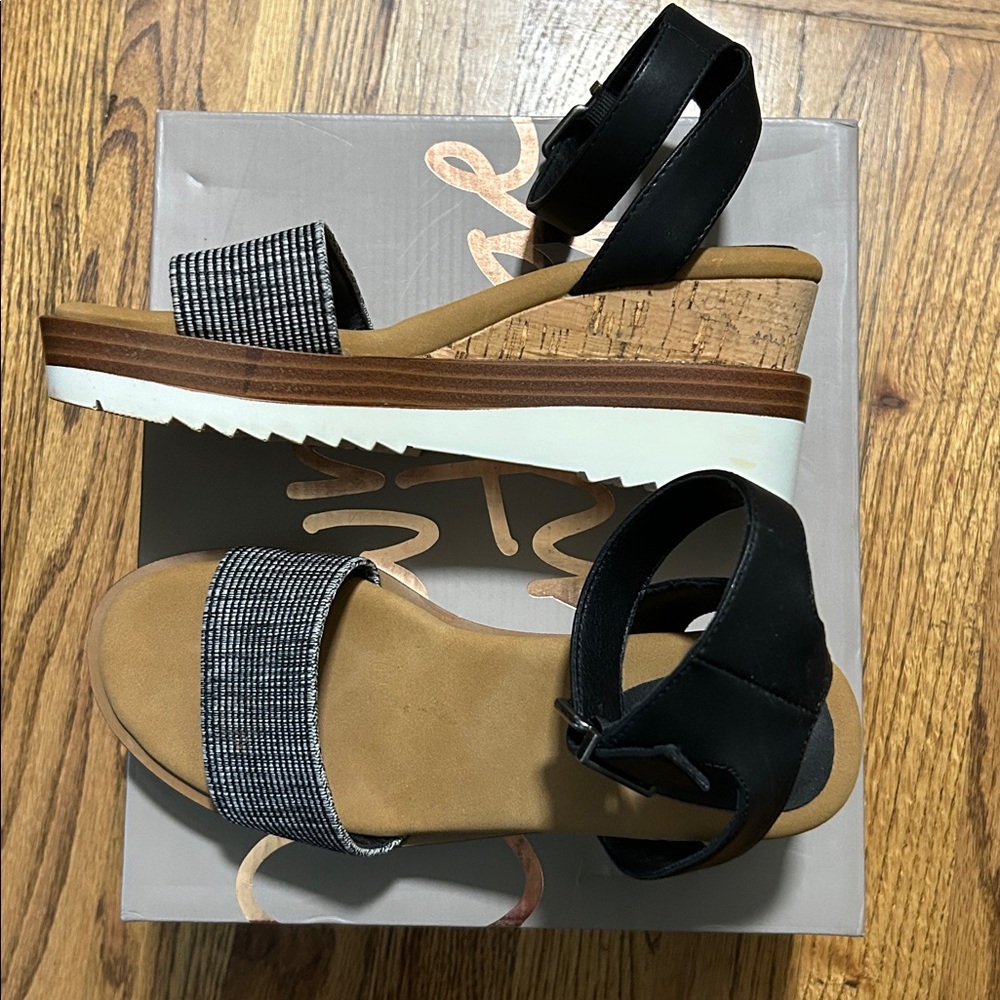 Crown Vintage Black & Creme Wedge Sandals Sz6 - Picture 3 of 5